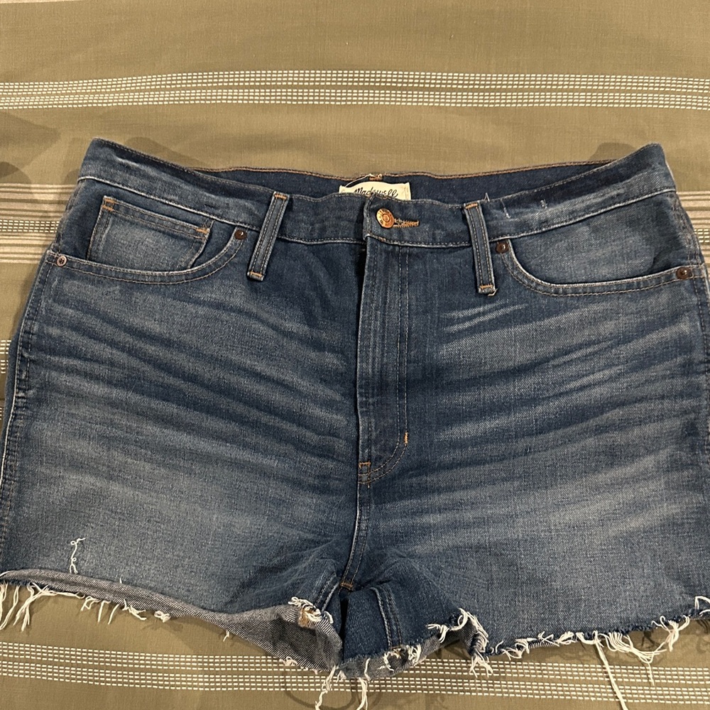 Madewell High-Rise Distressed Denim Shorts in Medium Wash